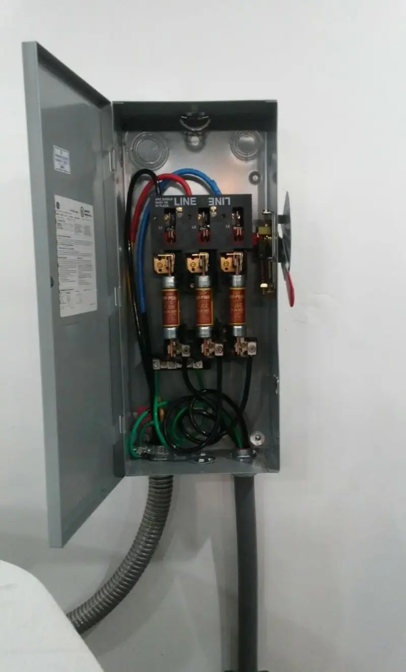 Three-phase disconnect switch installed for Smoke Detector Installation in Mehlville